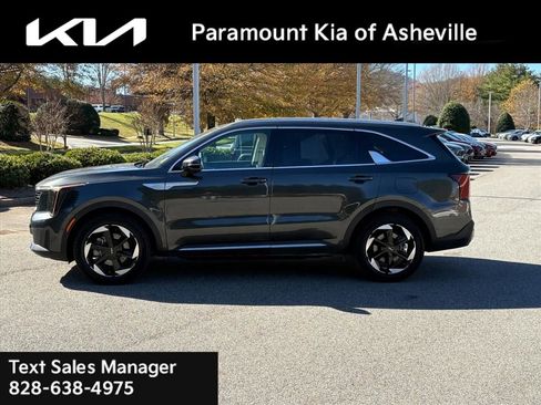 Used 2025 Kia Sorento EX image 3