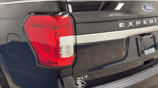 Used 2024 Ford Expedition XLT AWD/4WD image 42