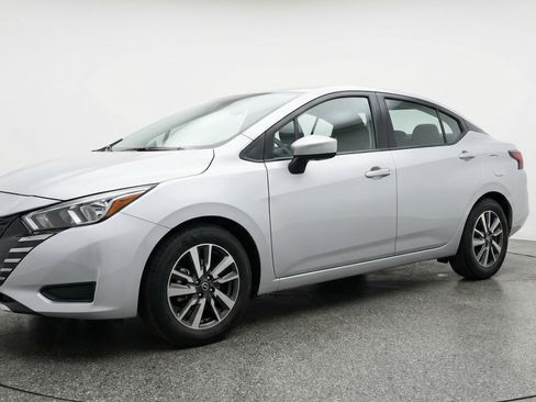 Used 2025 Nissan Versa SV FWD image 3