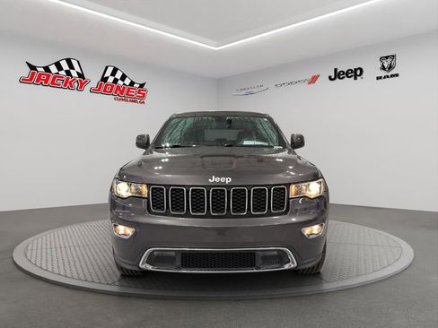 Used 2021 Jeep Grand Cherokee Laredo image 14