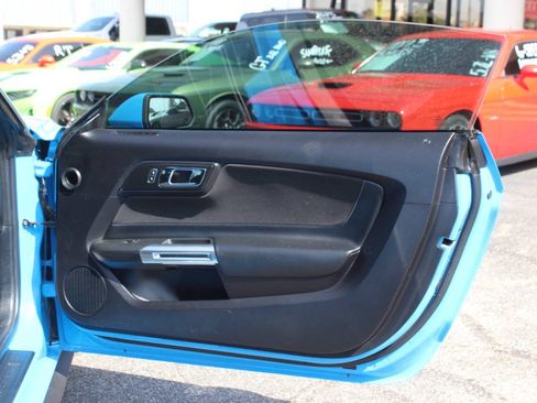 Used 2017 Ford Mustang Coupe RWD image 10