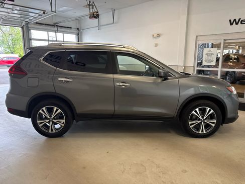 Used 2019 Nissan Rogue SV w/ Sun & Sound Touring Package AWD/4WD image 7