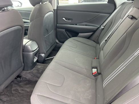 Used 2025 Hyundai Elantra SEL image 28