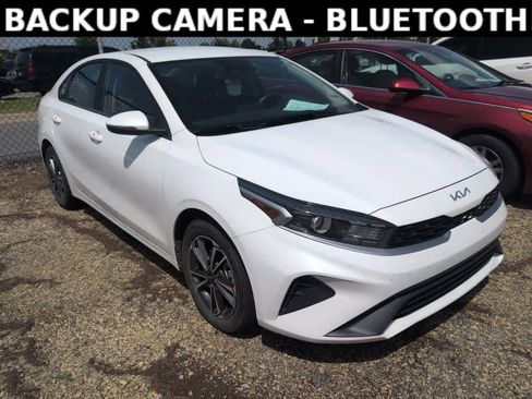 Used 2024 Kia Forte LXS w/ LXS Technology Package FWD image 3