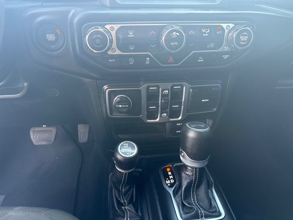 Used 2022 Jeep Wrangler Unlimited Sahara AWD/4WD image 29