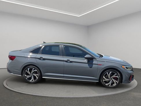 Used 2022 Volkswagen Jetta GLI Autobahn FWD image 7