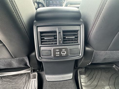 Used 2025 Subaru Forester Premium AWD/4WD image 34