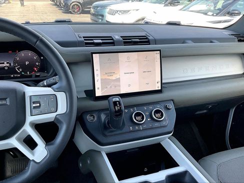 Used 2025 Land Rover Defender 90 X-Dynamic SE AWD/4WD image 6