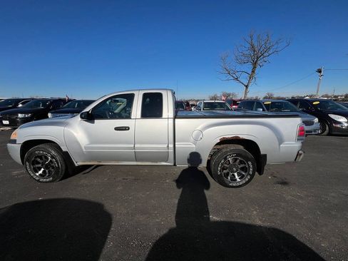 Used 2007 Mitsubishi Raider LS RWD image 4