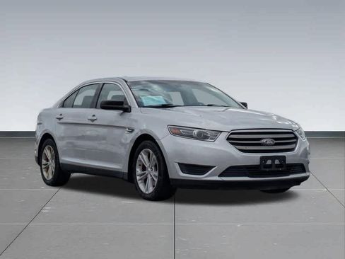 Used 2017 Ford Taurus SE FWD image 8