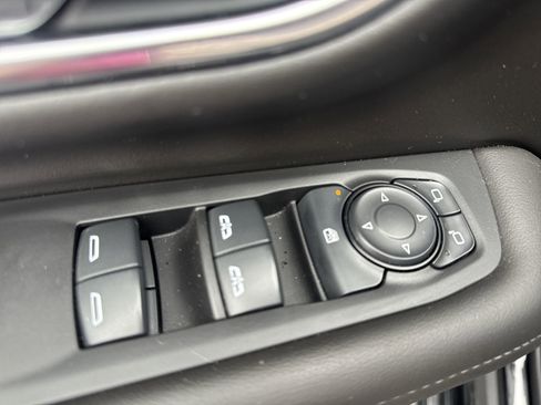 Used 2024 Chevrolet Suburban LS RWD image 13