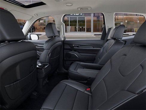 Used 2025 Kia Telluride S FWD image 18