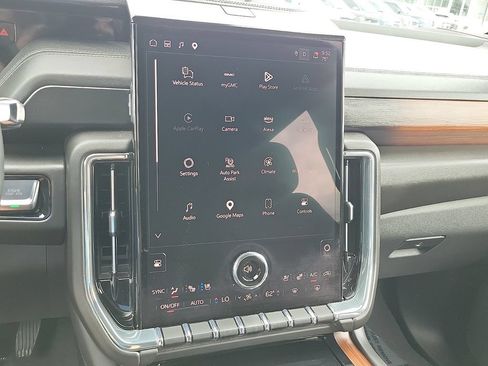 Used 2025 GMC Yukon XL Denali AWD/4WD image 16