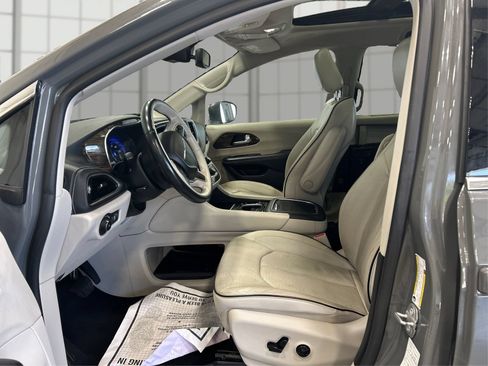 Used 2021 Chrysler Pacifica Limited w/ Premium & Safety Sphere Group AWD/4WD image 9