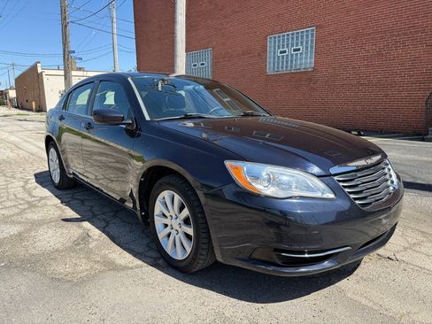 Used 2011 Chrysler 200 Touring image 1