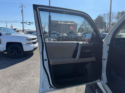 Used 2016 Toyota 4Runner Limited image 9