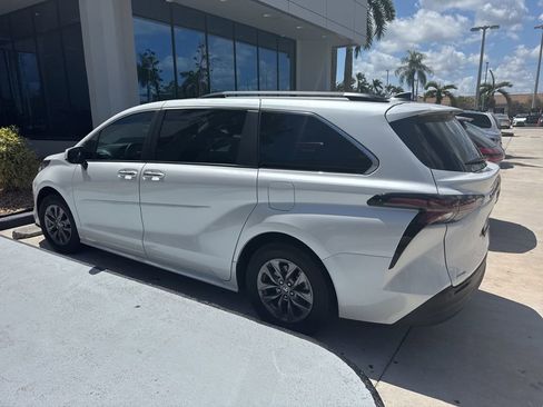 Used 2024 Toyota Sienna XLE image 4