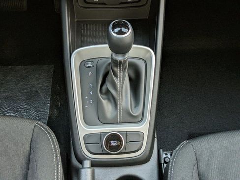 New 2025 Hyundai Venue SEL image 25