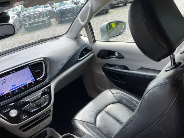 Used 2021 Chrysler Pacifica Touring-L FWD image 24