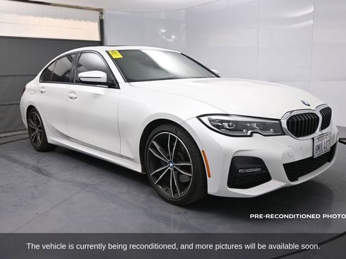 Used 2020 BMW 330i Sedan w/ M Sport Package image 3