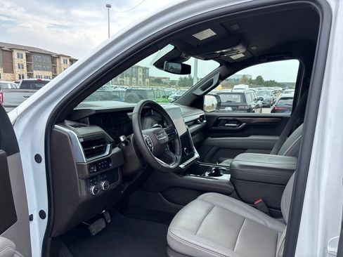 Used 2025 GMC Yukon Elevation AWD/4WD image 9