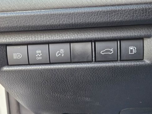 Used 2025 Toyota Camry SE image 11
