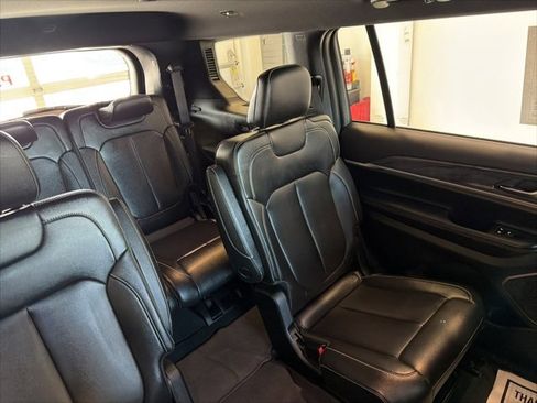 Used 2024 Jeep Grand Cherokee L Limited w/ Black Appearance Package image 42