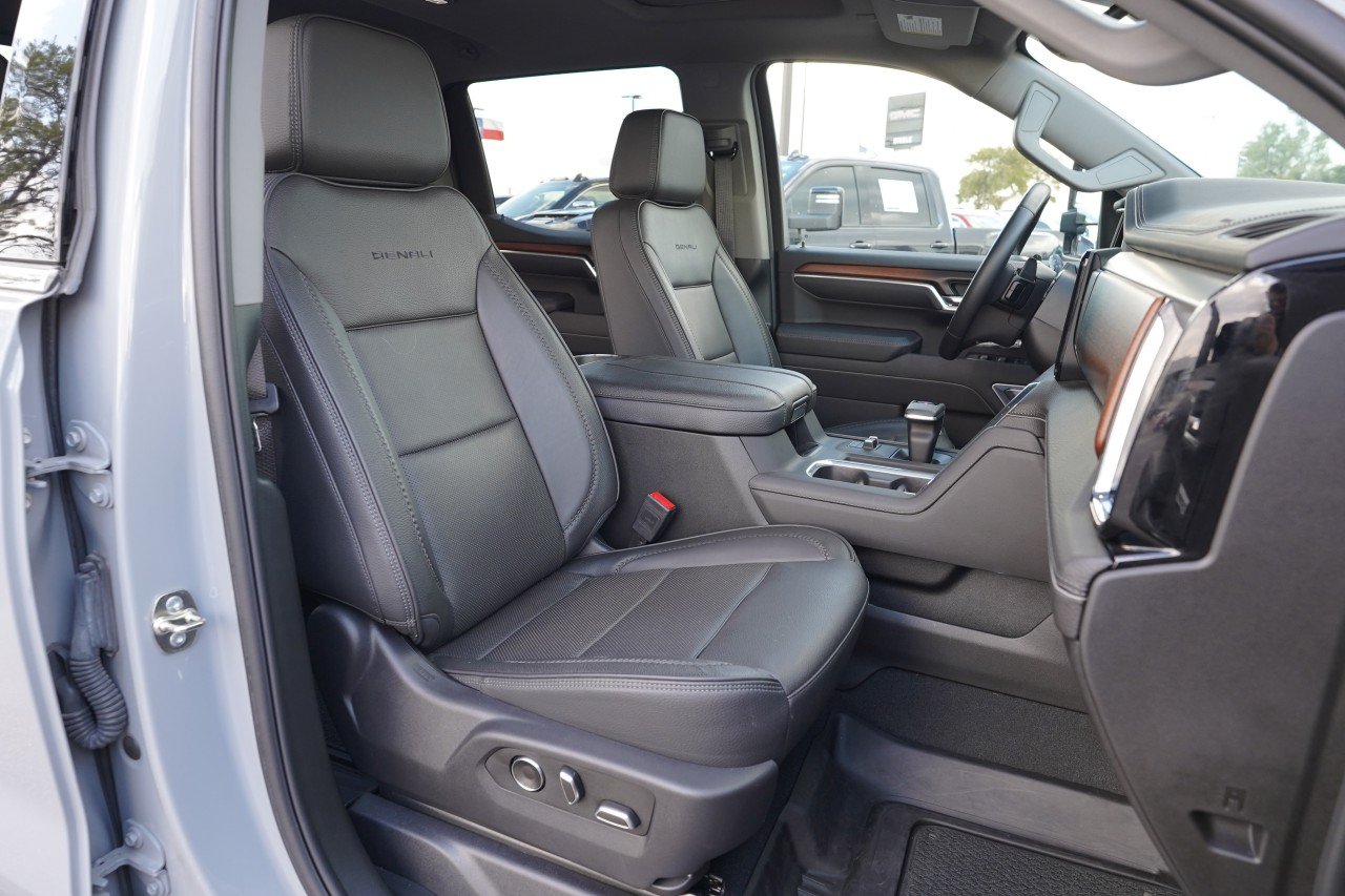 Used 2025 GMC Sierra 1500 Denali AWD/4WD image 25
