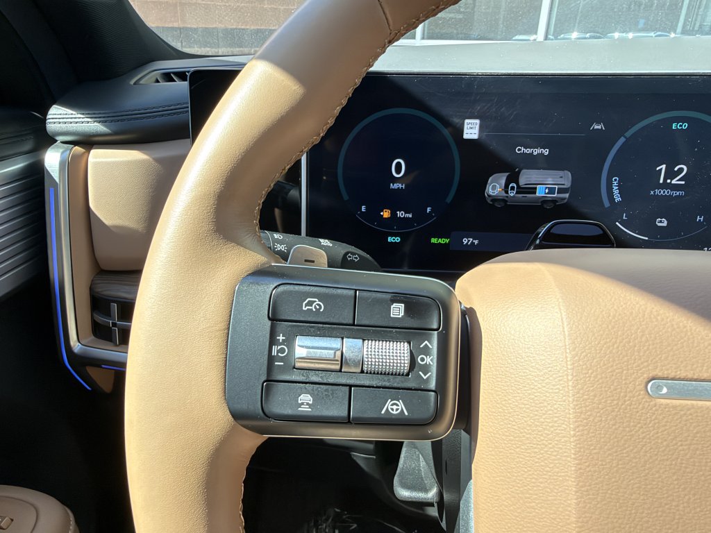 Used 2025 Hyundai Santa Fe Limited FWD image 30