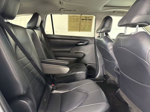 Used 2025 Toyota Highlander XLE AWD/4WD image 29
