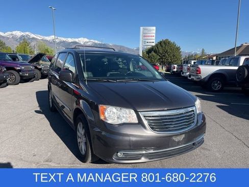 Used 2015 Chrysler Town & Country Touring FWD image 8