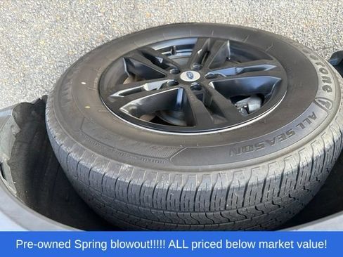 Used 2020 Ford Explorer XLT w/ Equipment Group 202A AWD/4WD image 13