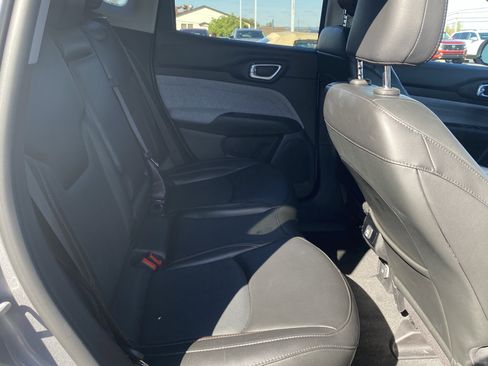 Used 2022 Jeep Compass Latitude image 24