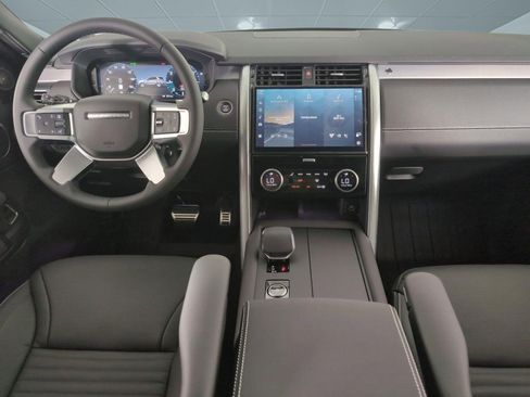 Used 2025 Land Rover Discovery Dynamic SE AWD/4WD image 4