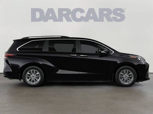 New 2026 Toyota Sienna XLE AWD/4WD image 8