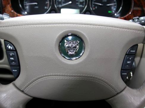 Used 2004 Jaguar XJ8 image 36