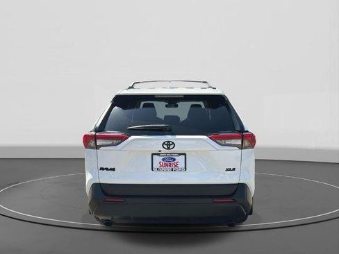 Used 2023 Toyota RAV4 XLE FWD image 5