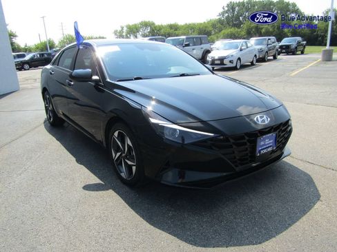 Used 2023 Hyundai Elantra SEL w/ Convenience Package FWD image 11