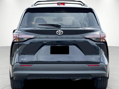 New 2026 Toyota Sienna LE FWD image 4