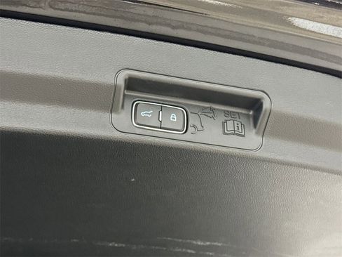 Used 2023 Ford Explorer XLT image 28