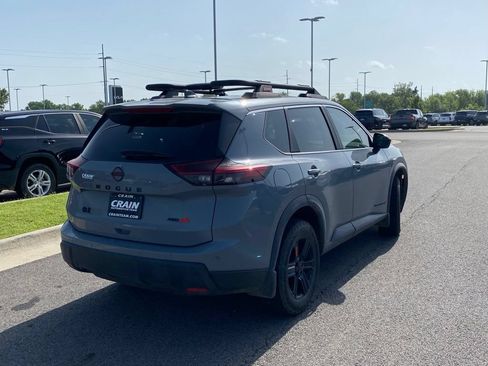 Used 2025 Nissan Rogue SV AWD/4WD image 4