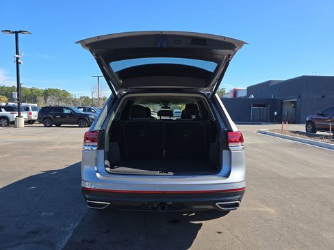 Used 2024 Volkswagen Atlas SE image 16