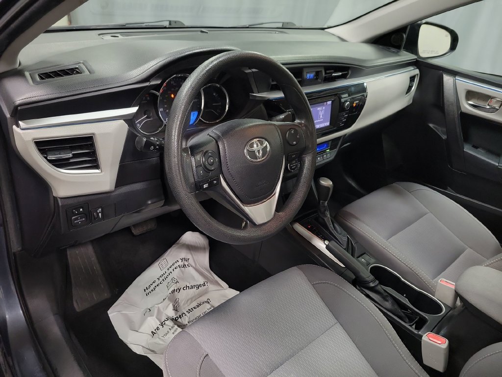 Used 2015 Toyota Corolla LE FWD image 17