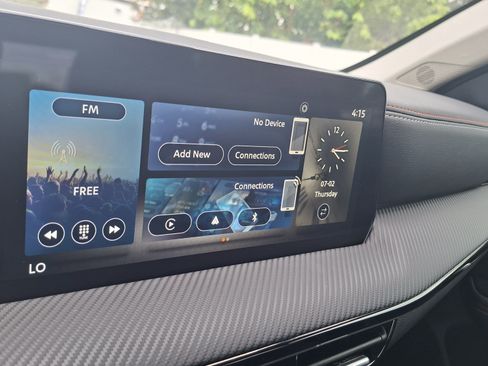 Used 2025 Nissan Kicks SR FWD image 14