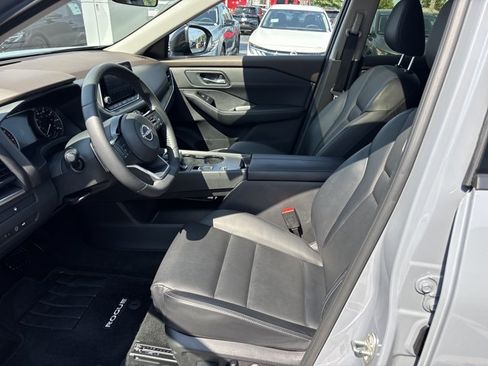 Certified 2023 Nissan Rogue SV w/ SV Premium B Package FWD image 14