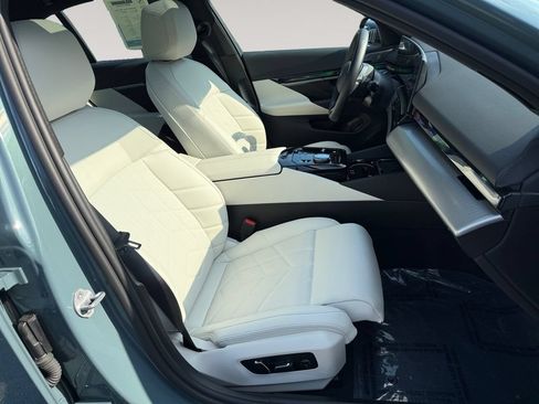 Certified 2026 BMW 550e xDrive AWD/4WD image 15