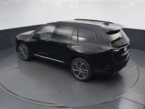 Used 2023 Cadillac XT6 Sport w/ Technology Package image 44