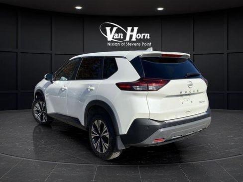 Used 2023 Nissan Rogue SV image 3