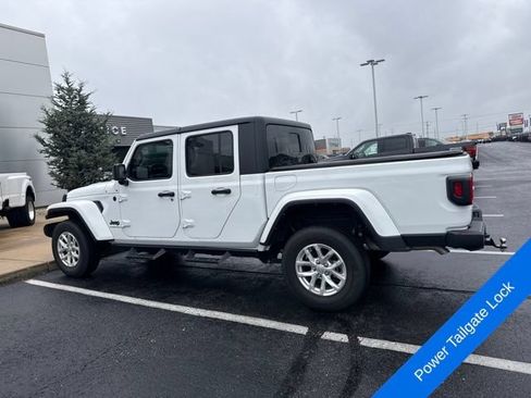 Used 2023 Jeep Gladiator Sport AWD/4WD image 12