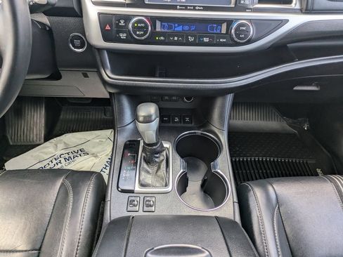 Used 2018 Toyota Highlander SE AWD/4WD image 19